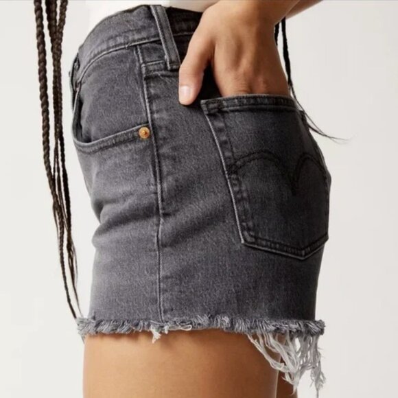 Levi’s® 501 Cutoff Denim Shorts \\ Size 28 // Washed Black - Picture 3 of 10